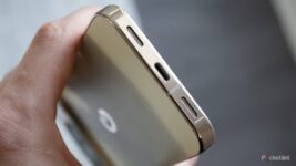 4 things you can plug into your Android phone’s USB port (that aren’t chargers)