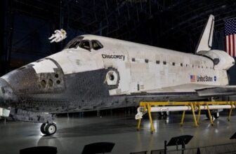 Texas Senators Want to Chop Up Space Shuttle Discovery