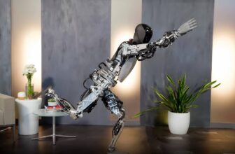 Elon Musk’s fake dumb robot is the biggest tech fail of 2025