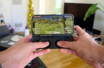 This magnetic controller turned my iPhone into a PSP Go