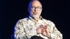 An Unbothered Jimmy Wales Calls Grokipedia a ‘Cartoon Imitation’ of Wikipedia